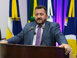 Prefeitura faz limpeza em bairros a pedido de Laudir Munaretto