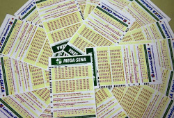 BRASIL Mega-Sena acumula e prêmio vai a R$ 28 milhões; quina tem 40 apostas premiadas 25 abril 2021 - 07h30Por Agência Brasil  O próximo concurso, de número 2.366, será realizado na próxima quarta-feira (28) - Crédito: Divulgação/Agência Brasil