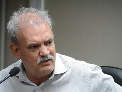 Geraldo recebeu salário por 5 anos e tentou antecipar demissão