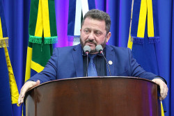 Laudir cobra reforma do ponto de moto-táxi em frente à rodoviária