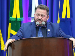 Laudir cobra reforma do ponto de moto-táxi em frente à rodoviária
