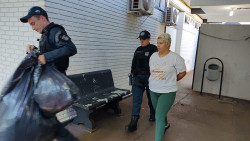 Madrasta presa por matar enteada de 7 anos é levada para presídio