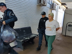 Madrasta presa por matar enteada de 7 anos é levada para presídio