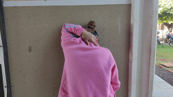 Mulher é presa pela Defron acusada de tráfico de drogas no Estrela Porã