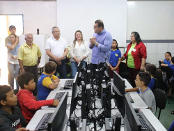 Alan completa entrega de novos computadores a 11 escolas de Dourados