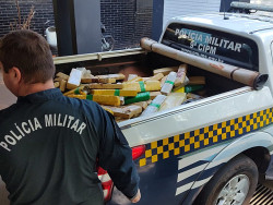 Traficante capota veículo carregado com maconha é socorrido e preso pela PM