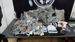 Jovens são detidos pelo SIG com drogas em residencial de Dourados