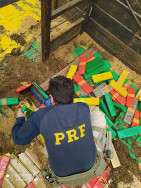 PRF prede motorista de caminhão com mais de 2 toneladas de maconha