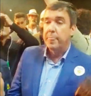 Eduardo Riedel ataca mulher de adversário em debate da Fetems