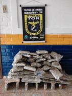 Passageiro de ônibus é preso pela PMR transportando maconha em bagagem