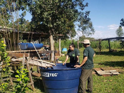 Produção de peixes e hortaliças de assentamento é apresentada na ONU