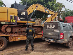 Polícia recupera em Paranhos uma escavadeira furtada em Itaporã