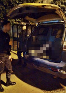 Homem é preso após beber cerveja e comer batata frita e não pagar