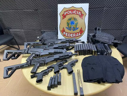 PF cumpre 7 mandados em investigação sobre armas encontradas com CAC