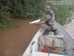 PMA fiscaliza 72 pescadores e apreende petrechos ilegais no Rio Ivinhema