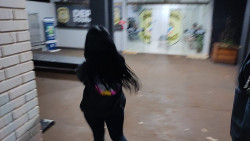 Mulher que esfaqueou vizinha em briga por som alto tem prisão decretada