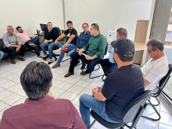 Alan Guedes reúne vereadores para debater redução da taxa do lixo