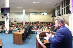 Laudir homenageia 120 professores em sessão solene na Câmara