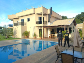 Operação contra o tráfico apreende Porsche e Mustang