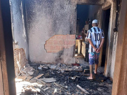 Casa de namorada de assassino é queimada na Vila Cachoeirinha