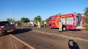 Acidente entre Hilux e ônibus deixa três mortos na BR-163