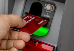 Prefeitura antecipa salários e paga funcionalismo no Dia do Servidor