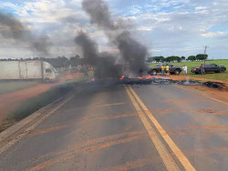 Em protesto por derrota, bolsonaristas bloqueiam rodovias em MS