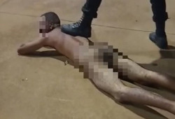 Homem é preso pela PM após tirar a roupa e correr atrás de mulher pela rua