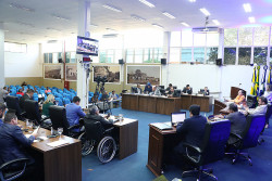 Câmara faz duas sessões e inicia votação do orçamento para 2023