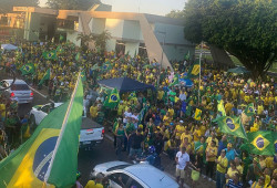 Bolsonaristas expulsam jornalistas de protesto e Fenaj condena agressões