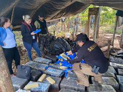 Paraguai elimina 21 toneladas de maconha na fronteira com MS