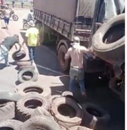 Polícia investiga dono de carreta que levou pneus para bloqueio
