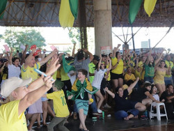 Seleção Brasileira vence Sérvia e faz a festa do “Torcida Dourados”
