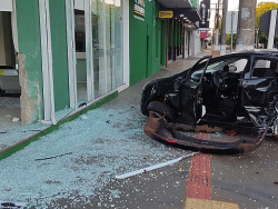 Acidente no centro de Dourados quase termina com tragédia na madrugada