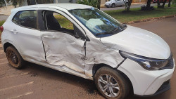 Mulher que fazia turismo em Dourados morre após carro cruzar preferencial