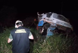 Douradense morre na MS-430 após caminhão cair em ribanceira