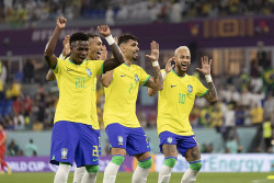 Brasil goleia Coreia do Sul e enfrenta Croácia nas quartas da Copa