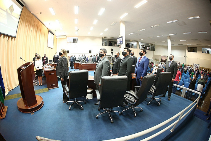 Vereadores de Dourados durante sessão nesta segunda-feira (Valdenir Rodrigues/Divulgação)