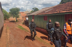 Homem é encontrado morto em cima da cama e com sinais de violência