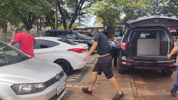 Polícia encontra caixas com maconha em ônibus e prende 2 no Piratininga