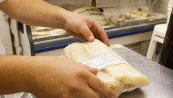 Preço do bacalhau varia 300% e lidera entre produtos típicos do Natal