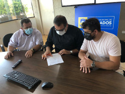 Alan sanciona Lei que cria página de informação de conselhos