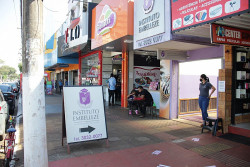 Prefeitura autoriza comerciantes a usarem calçadas para exposição de produtos