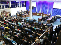 Câmara de Dourados celebra personalidades e instituições