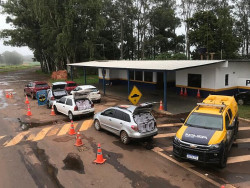 Polícia apreende cinco veículos carregados com produtos de contrabando e descaminho (Imagem: Divulgação)