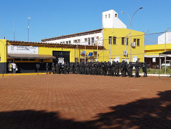 Policiais penais entram na PED para vistoria em celas do PCC
