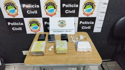 Drogas e celulares apreendidos nesta sexta-feira na PED em Dourados (Imagem: Adilson Domingos)