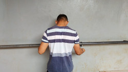 Homem tenta matar mulher e leva tiro de arma de choque