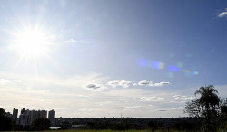 Tempo abafado, sol e chuva é previsto para esta terça-feira (Foto: Assessoria)