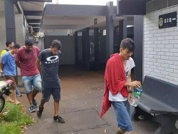 Cinco homens e duas mulheres foram presos por participação no crime (Foto: Adilson Domingos)